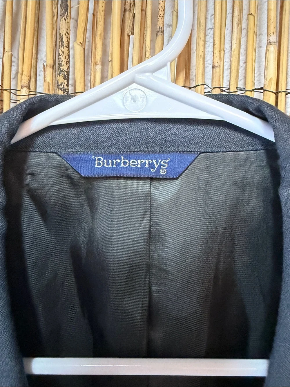 Burberrys Men’s 100% Pure Wool Blazer gray, 2 Button size:L approximate